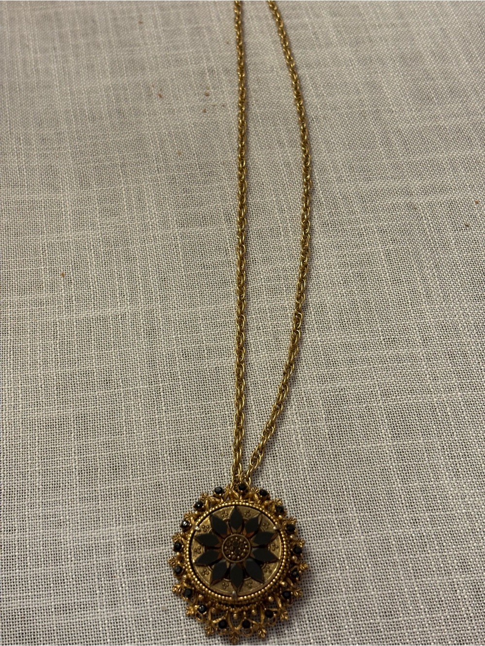 Vintage Signed Florenza Gold/Black Sunburst Filigree Pendant Necklace